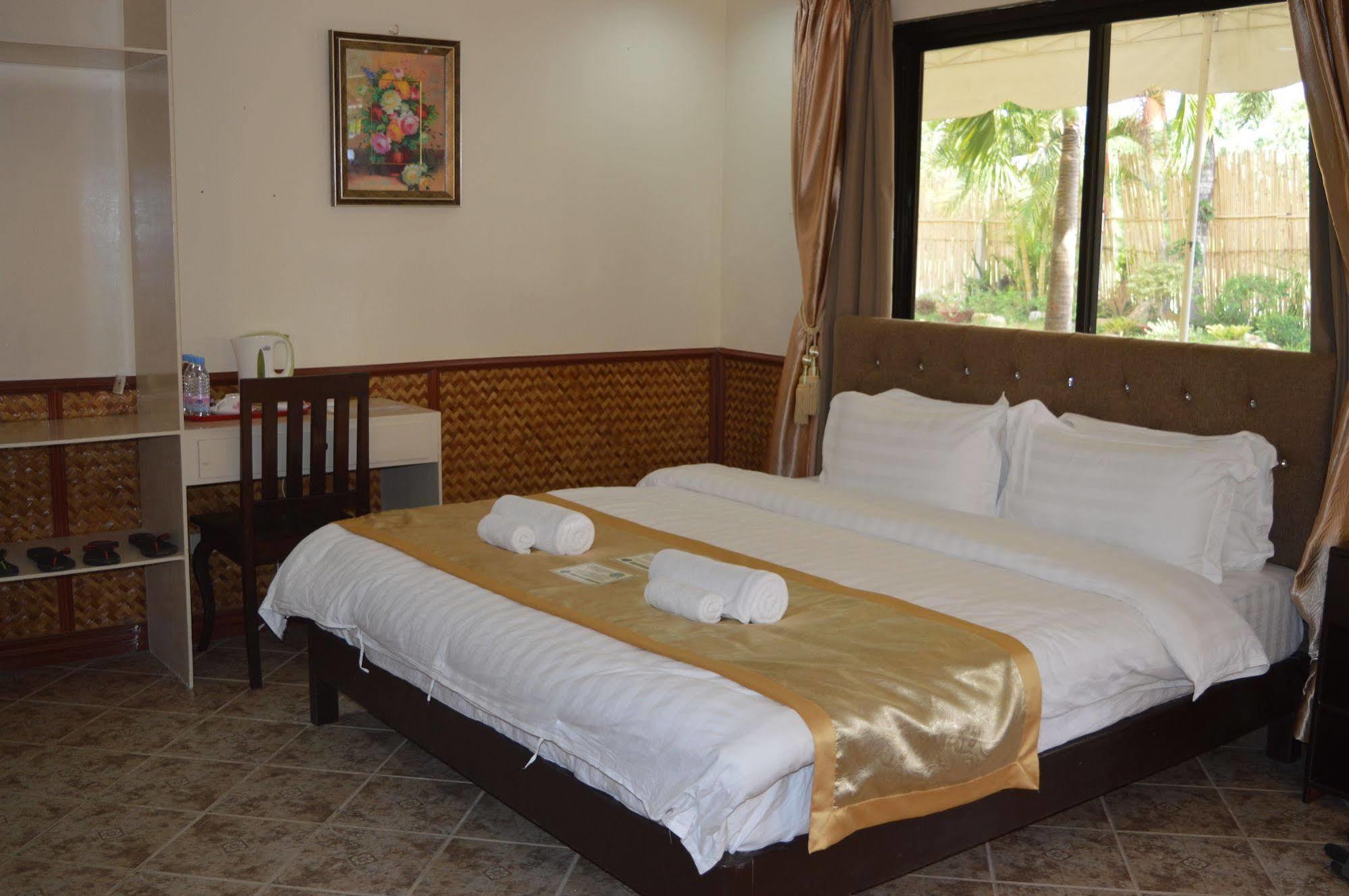 Palawan Seaview Resort Puerto Princesa Ngoại thất bức ảnh