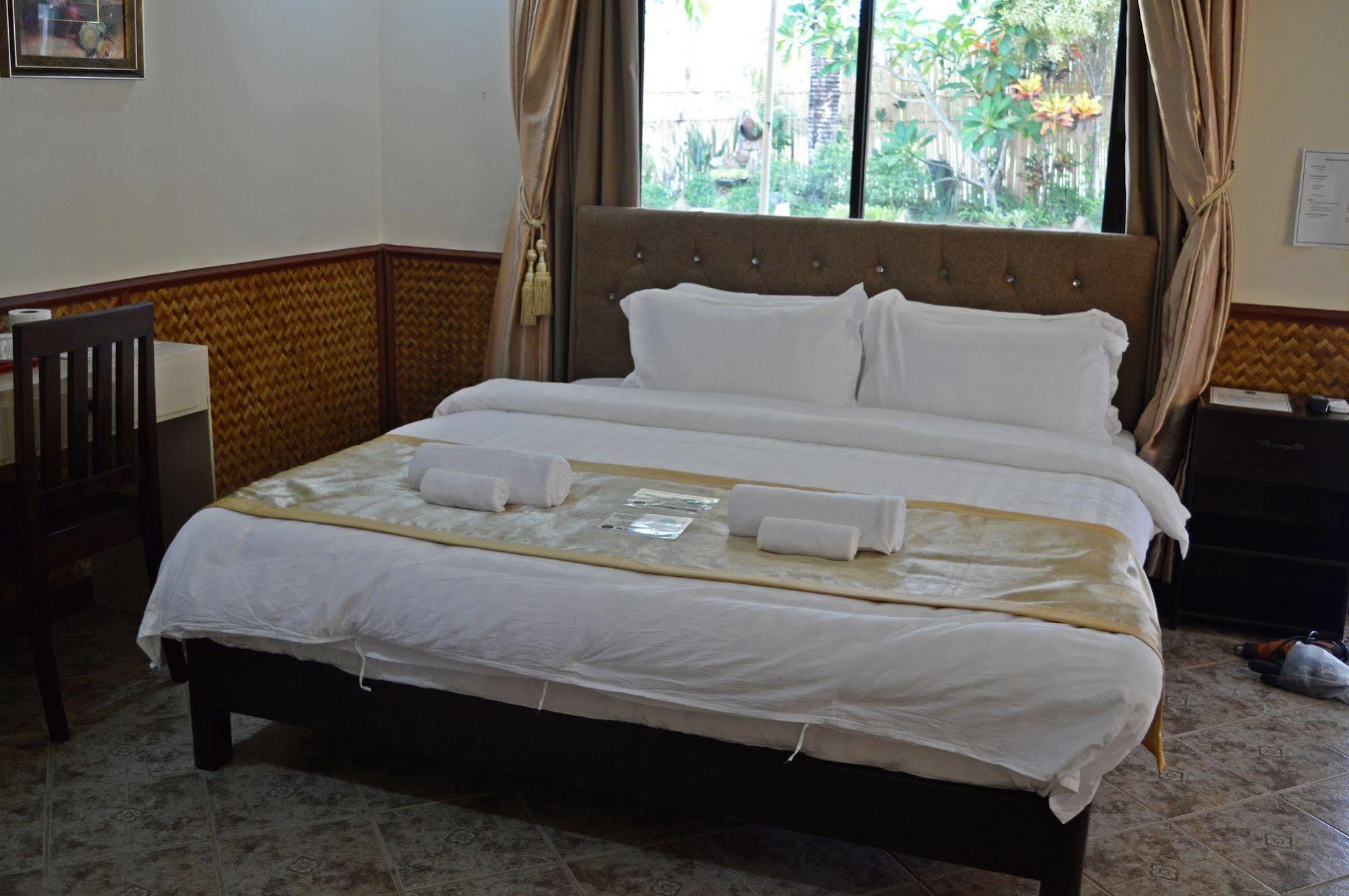 Palawan Seaview Resort Puerto Princesa Ngoại thất bức ảnh